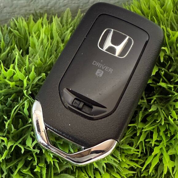 Honda Genuine Key (Driver 2) - Picture 2 of 4